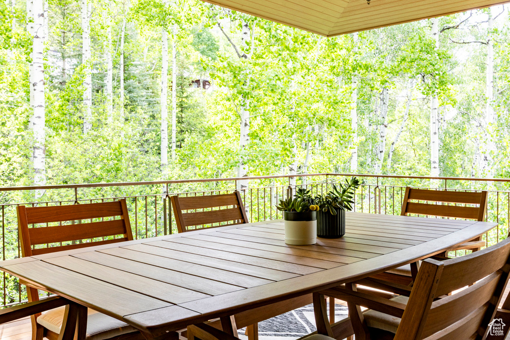 Deck featuring outdoor dining space