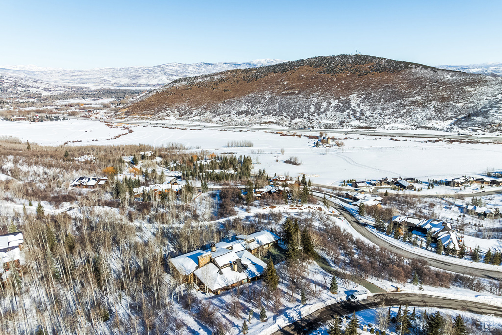Snowy aerial view featuring a mountain view