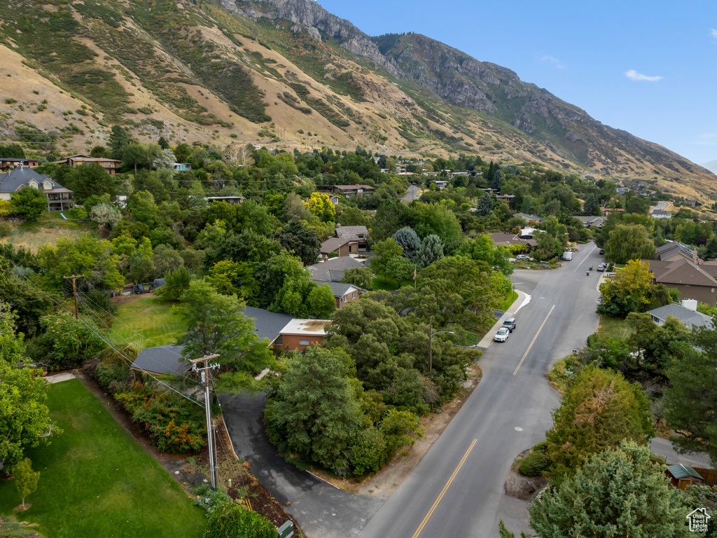 Drone / aerial view featuring a mountain view