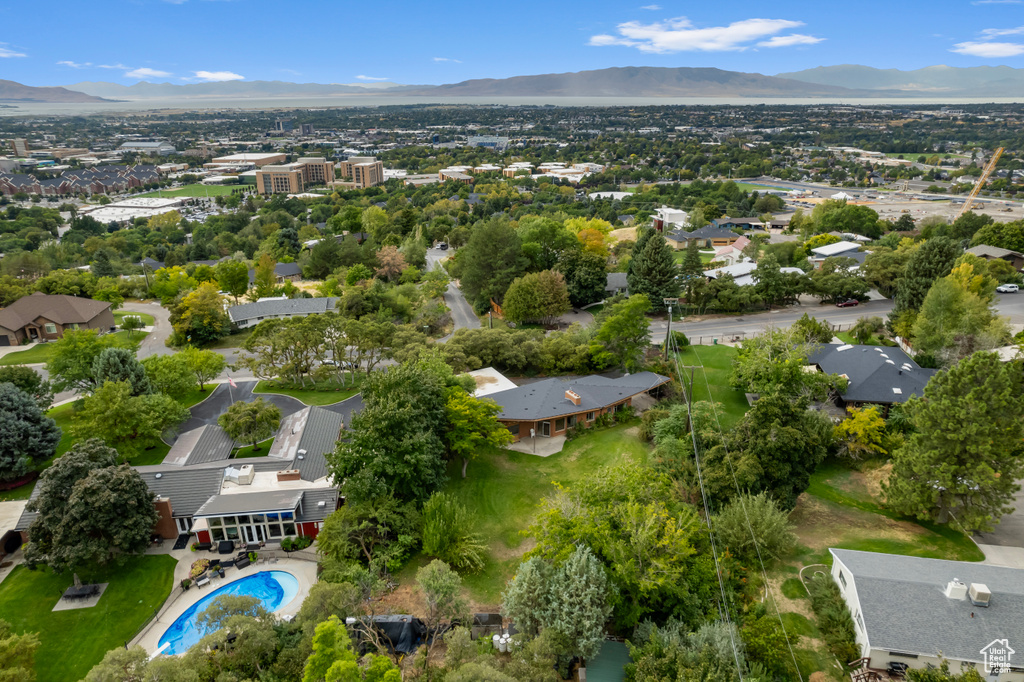 Birds eye view of property featuring a mountain view