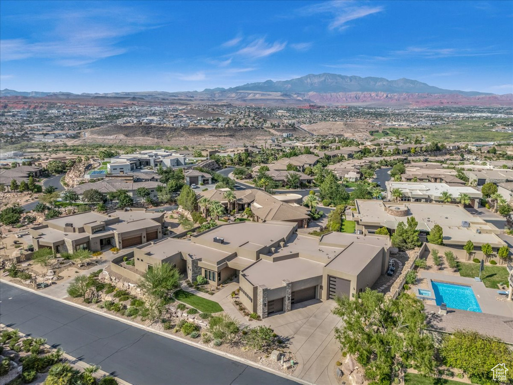 Aerial view with a mountain view