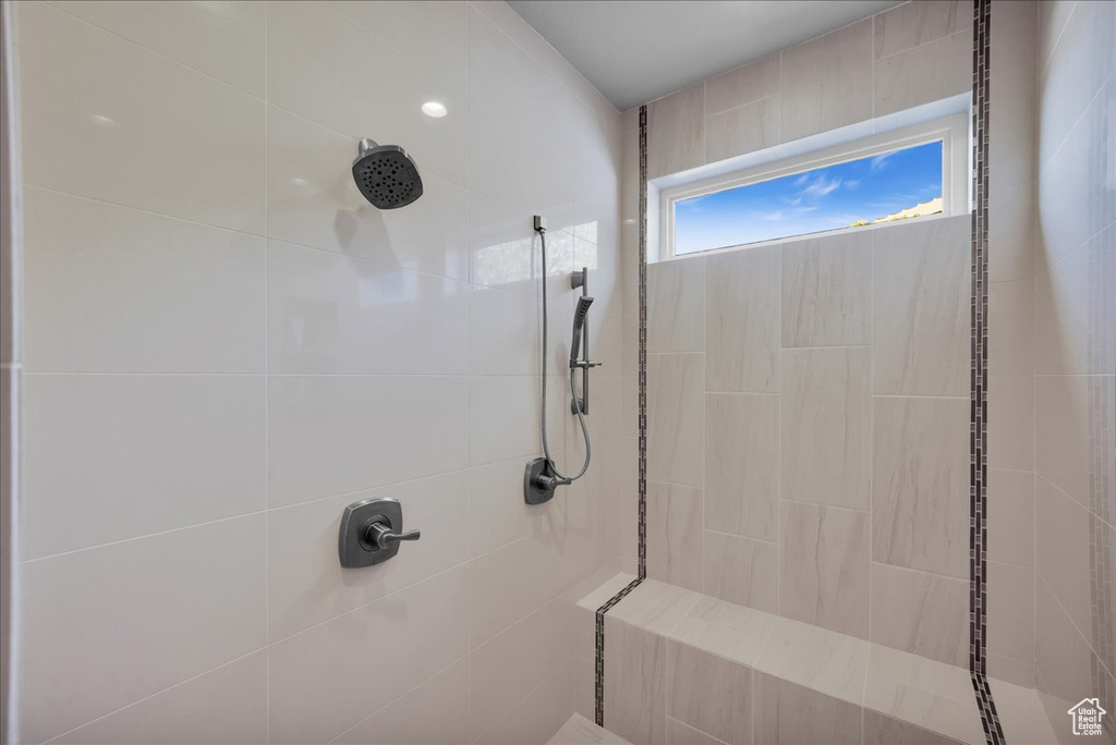 Bathroom featuring tiled shower