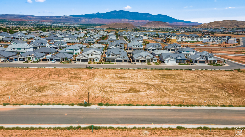 Aerial view with a mountain view