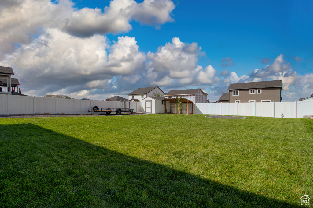 View of yard featuring a storage shed