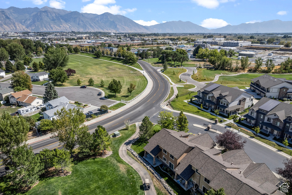 Birds eye view of property featuring a mountain view