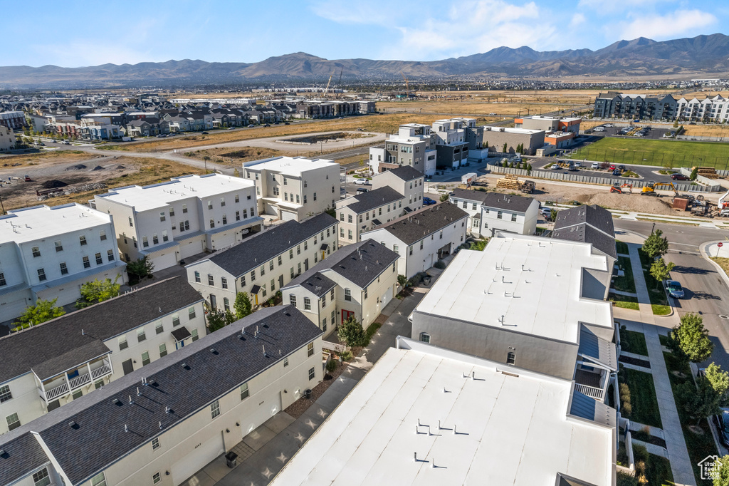 Aerial view with a mountain view