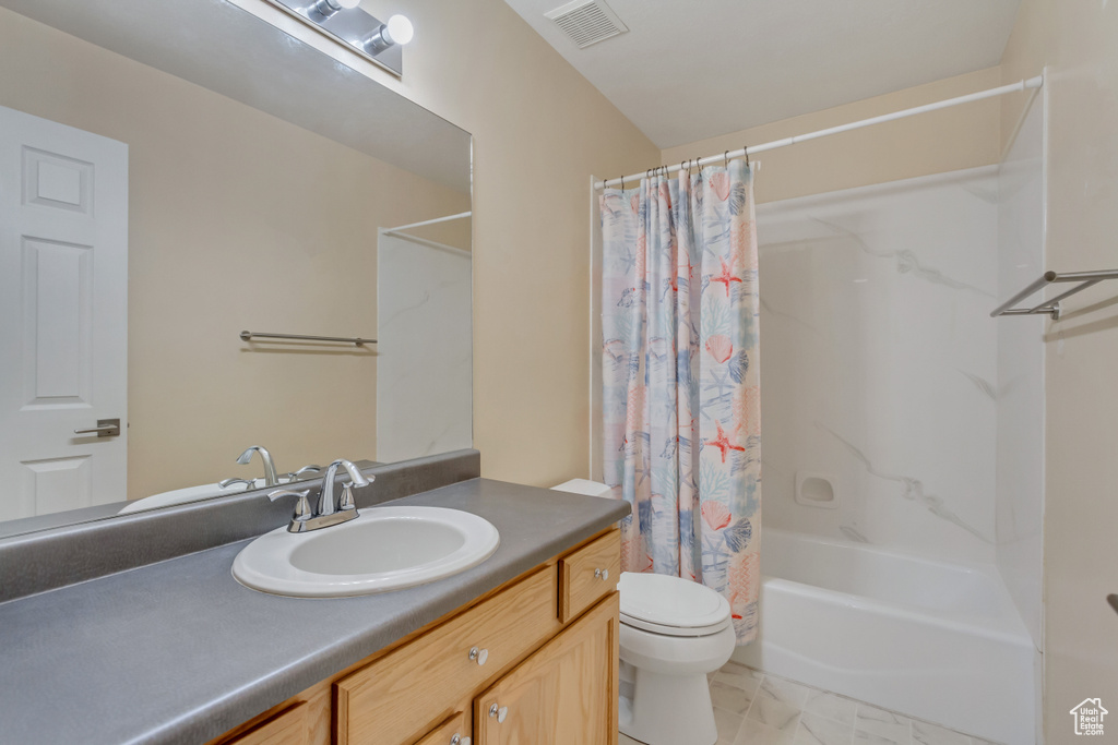 Full bathroom featuring vanity, toilet, and shower / tub combo