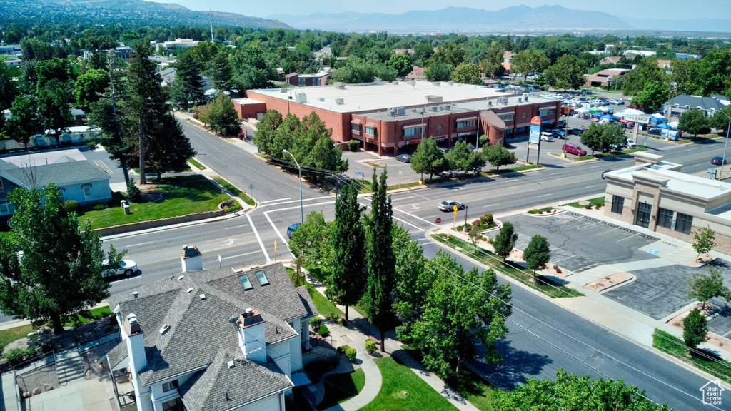 Aerial view with a mountain view