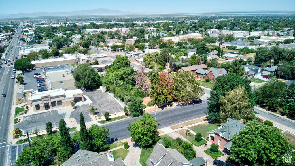 Birds eye view of property featuring a mountain view