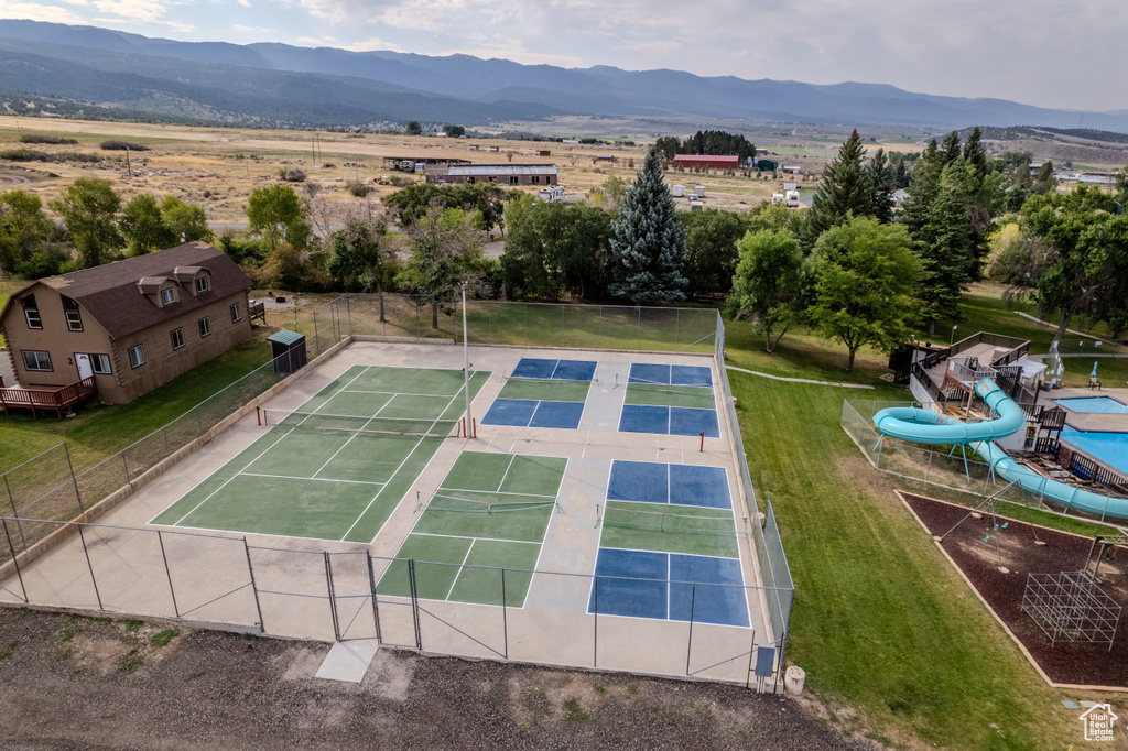 Aerial view with a mountain view