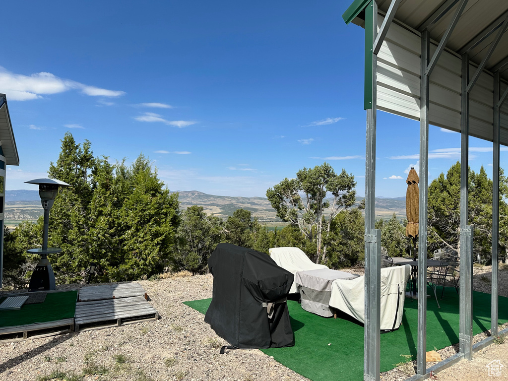 View of yard featuring a mountain view