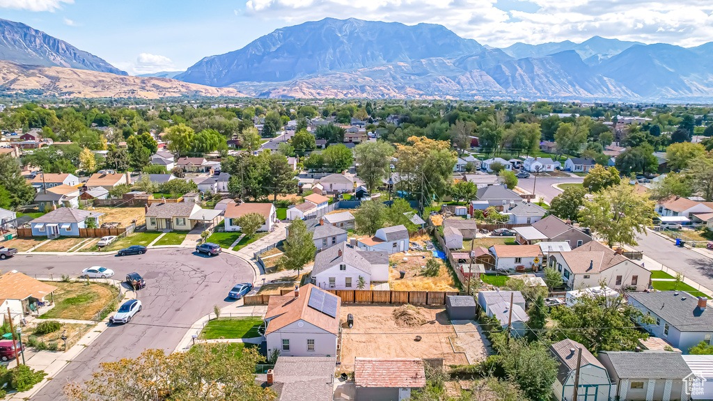 Drone / aerial view featuring a mountain view