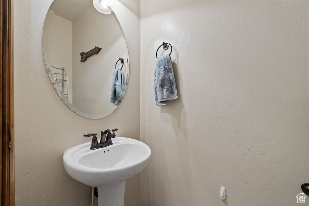 Bathroom featuring sink