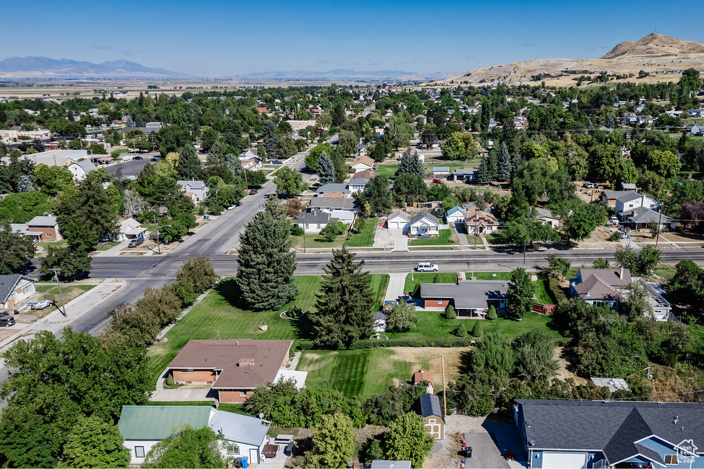 Drone / aerial view featuring a mountain view