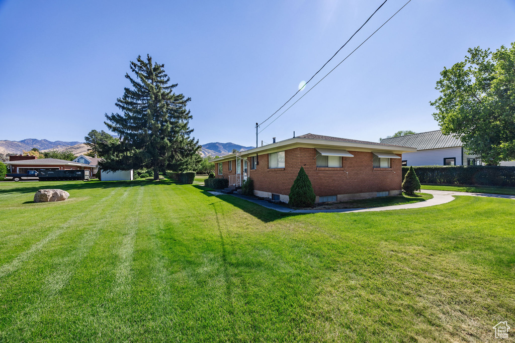 View of yard featuring a mountain view