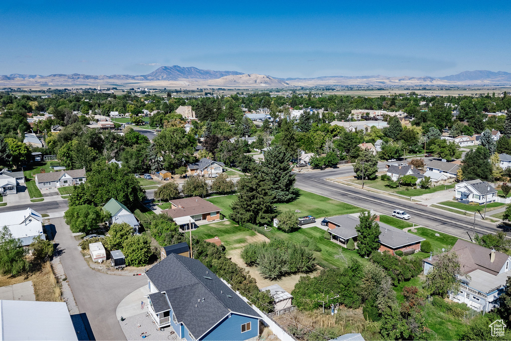 Aerial view with a mountain view