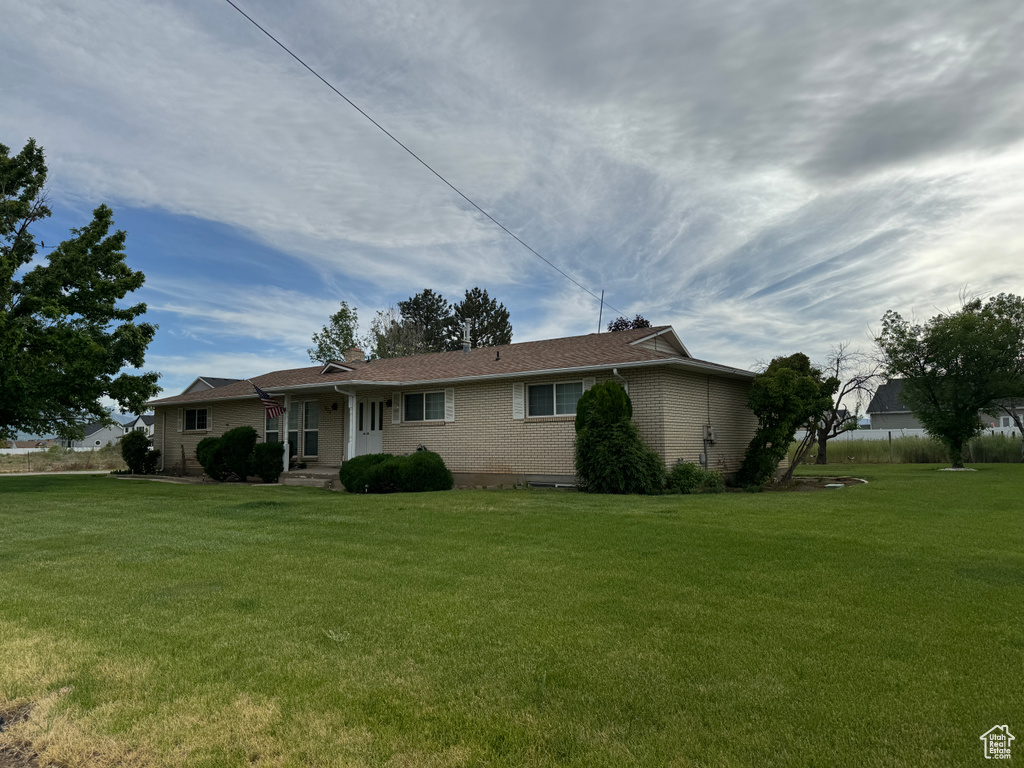 Ranch-style house featuring a front lawn