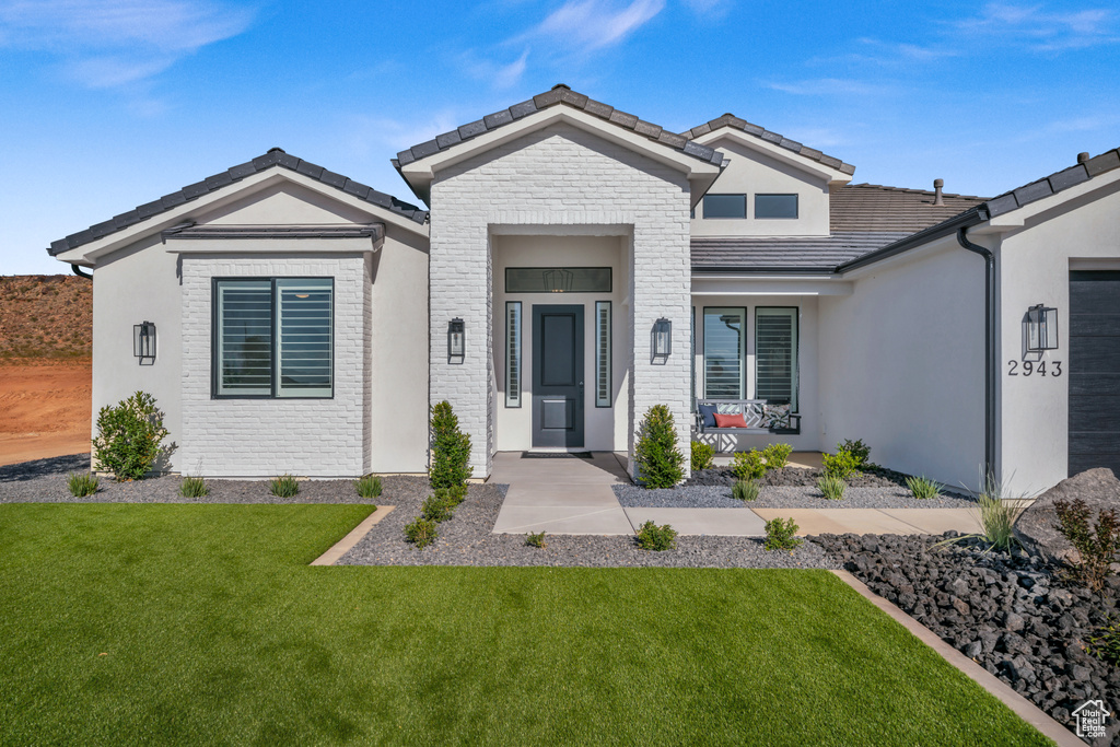 View of front of home featuring a front lawn