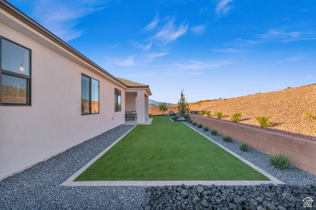 View of yard with a mountain view