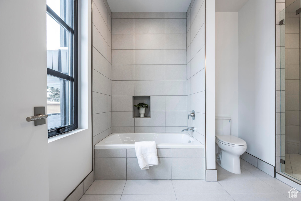 Bathroom with plenty of natural light, toilet, independent shower and bath, and tile patterned floors