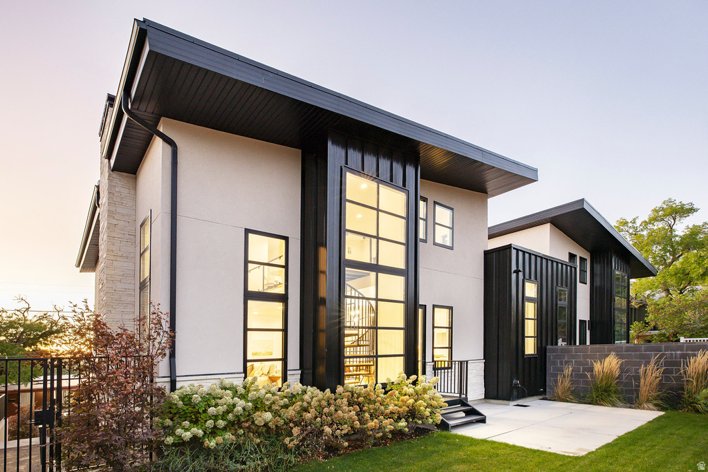 656 N EAST CAPITOL ST Salt Lake City, UT 84103