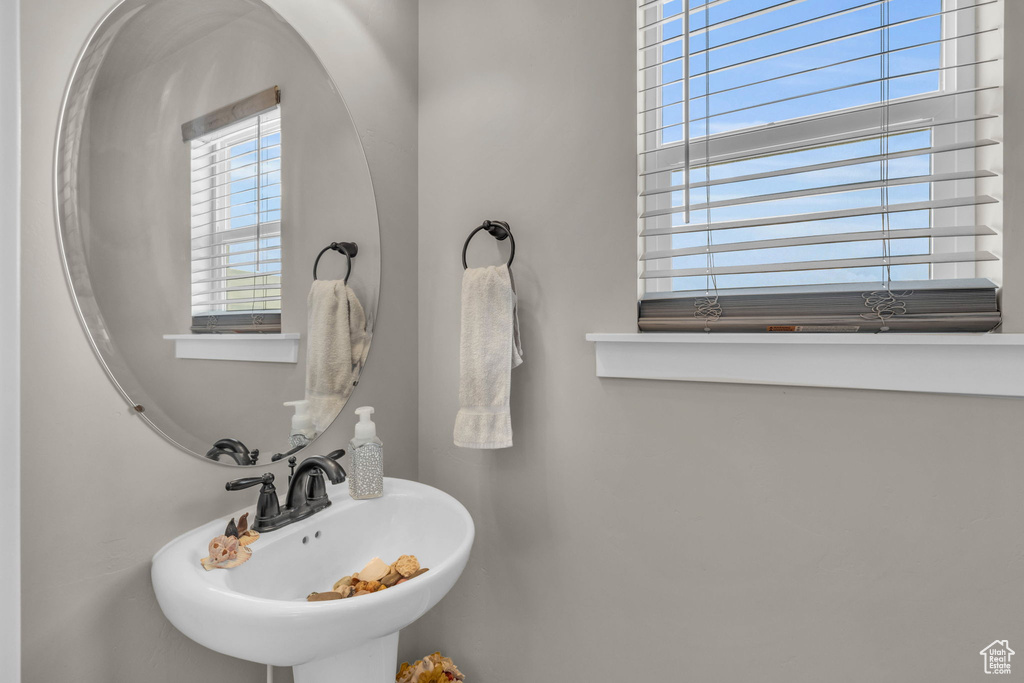 Bathroom with sink