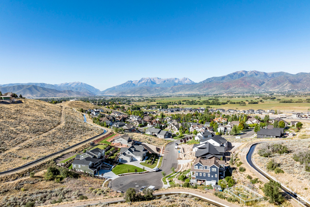 Aerial view with a mountain view