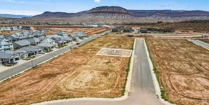 Birds eye view of property featuring a mountain view