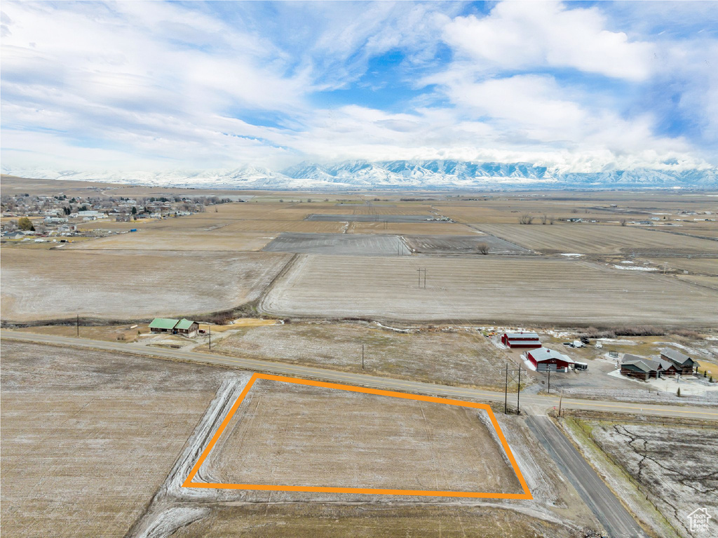 Aerial view with a mountain view