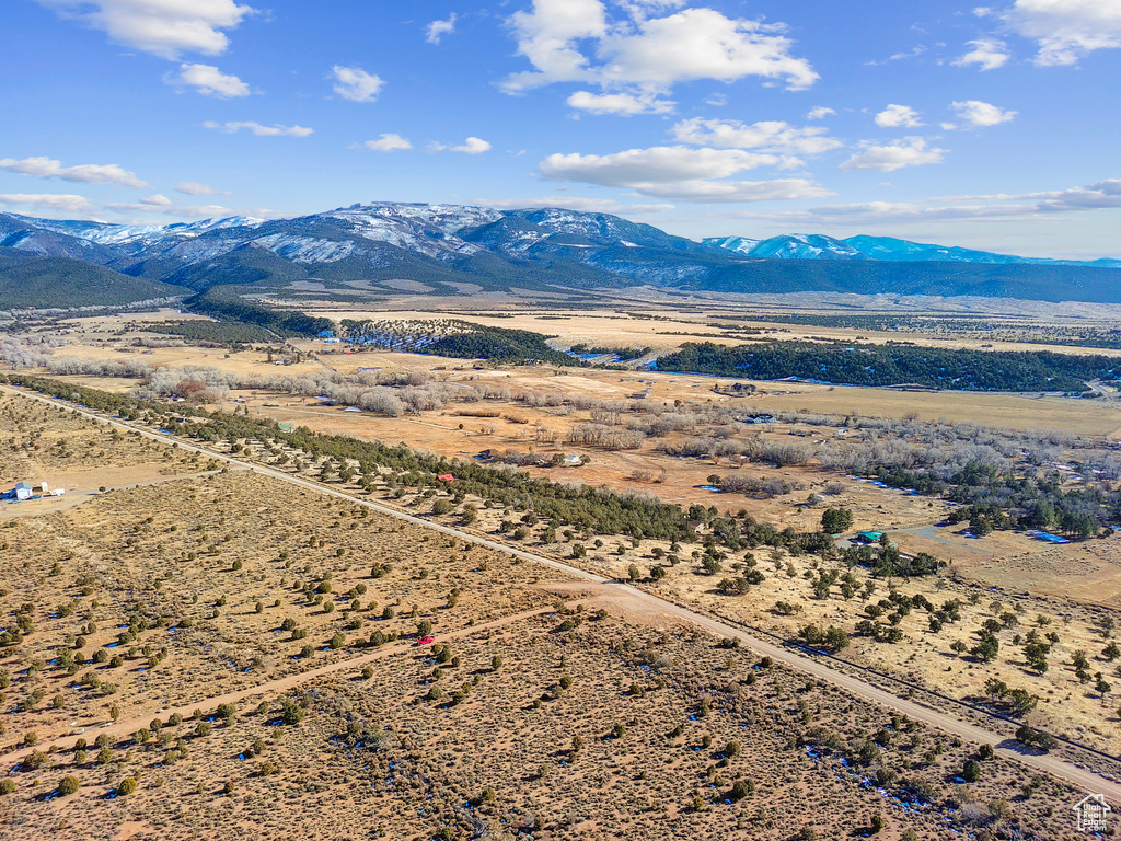 Birds eye view of property featuring a mountain view