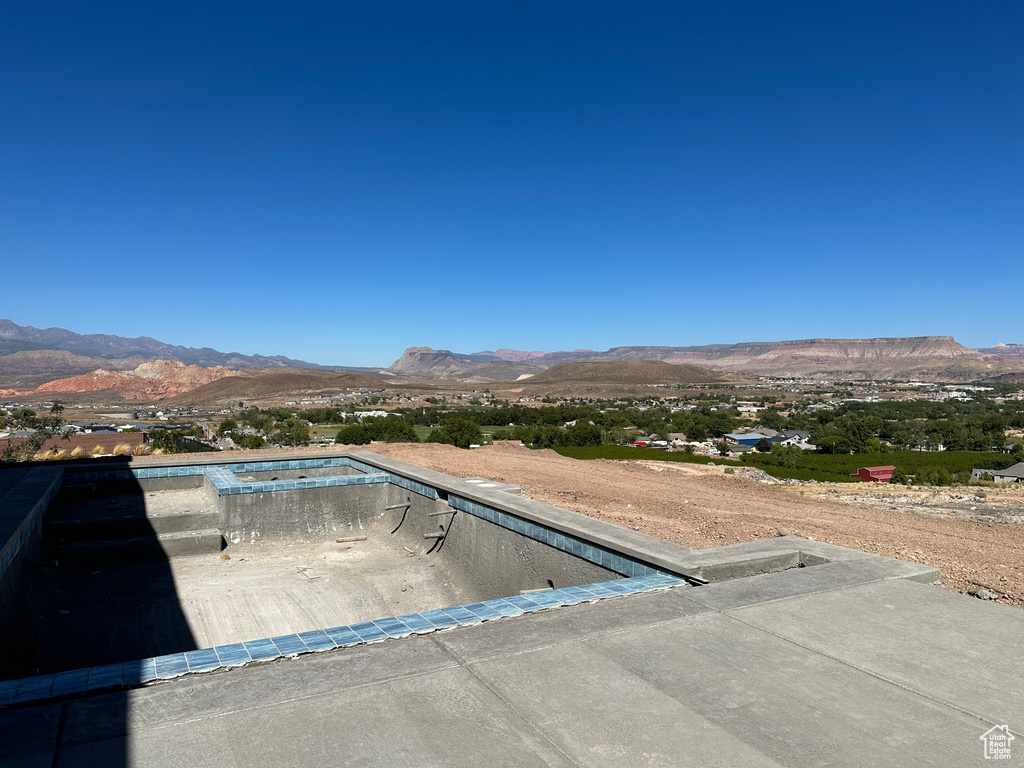 View of swimming pool featuring a mountain view