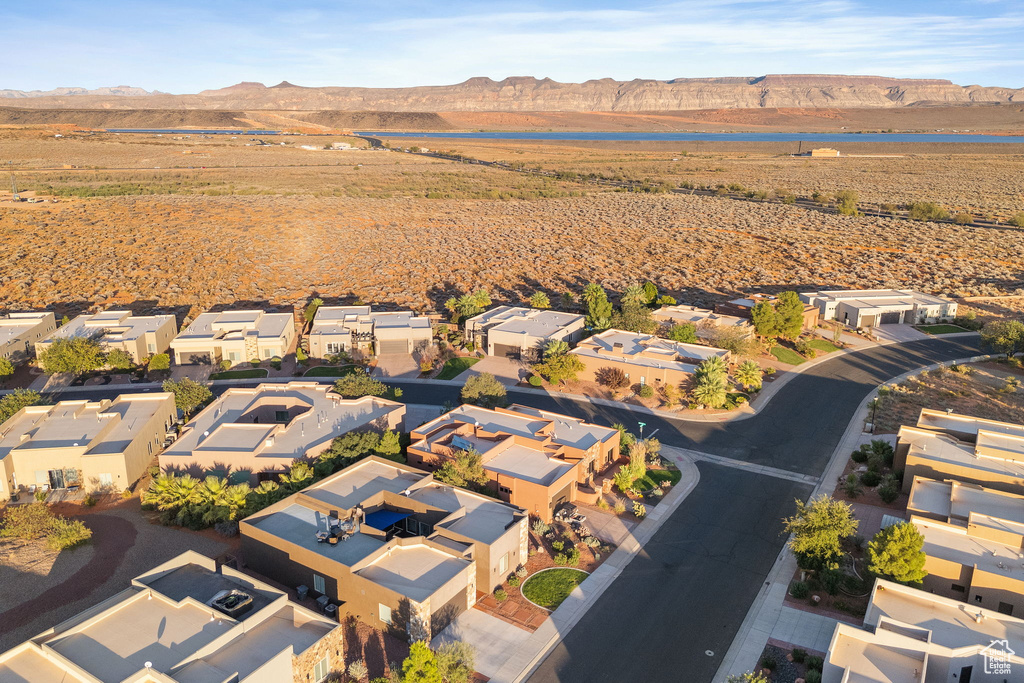 Aerial view with a mountain view