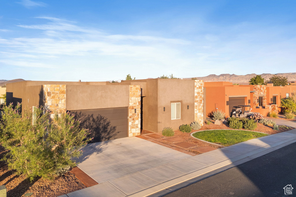 Southwest-style home with a mountain view