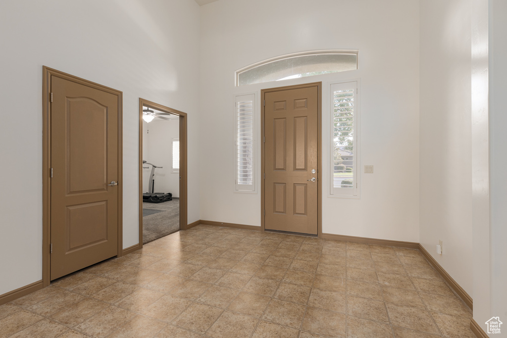 Foyer entrance with ceiling fan