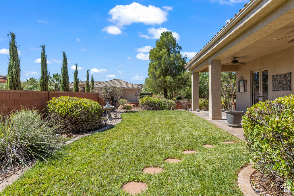 View of yard featuring ceiling fan