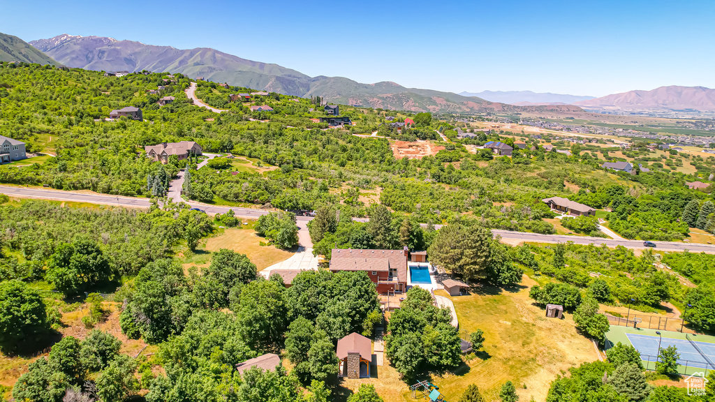 Bird\'s eye view featuring a mountain view