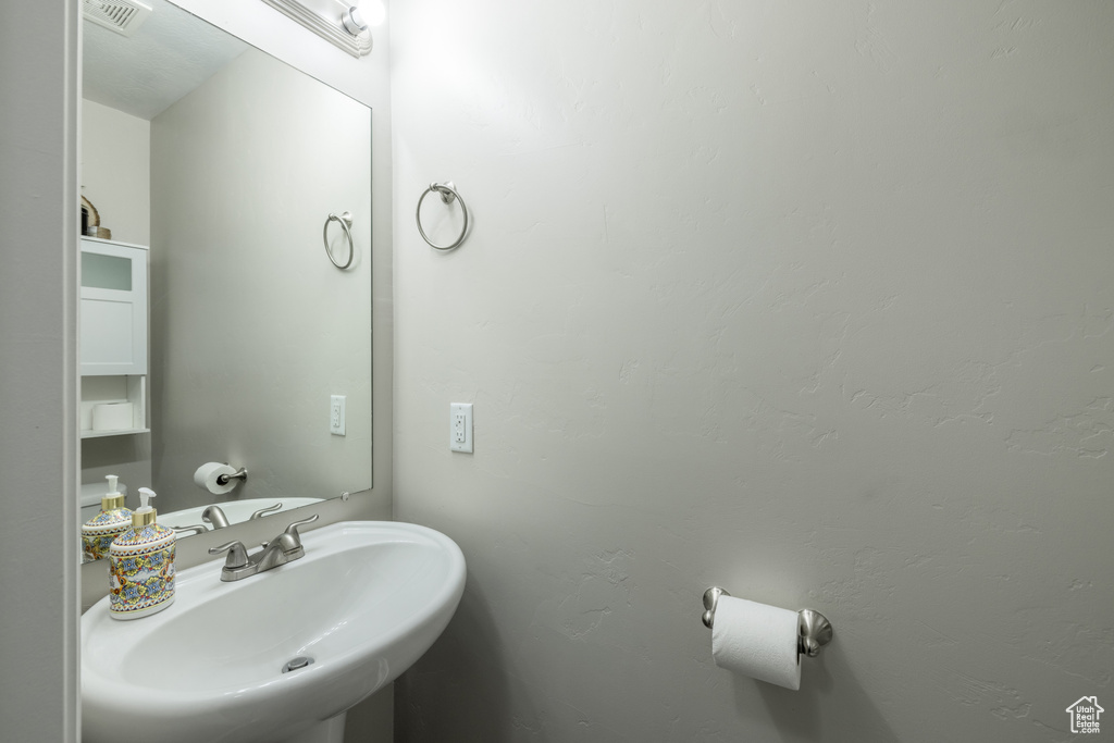 Bathroom featuring sink