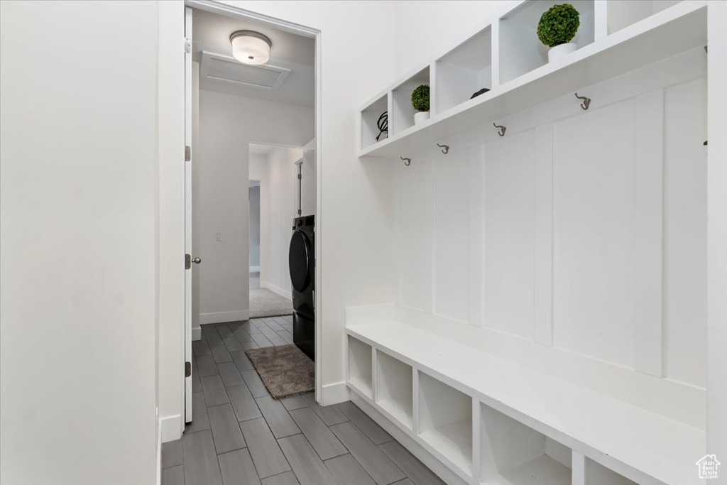 Mudroom with washer / dryer