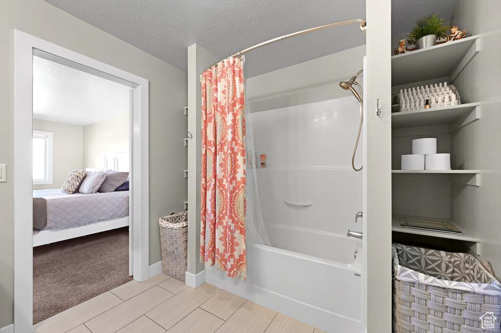 Bathroom with shower / bath combo with shower curtain