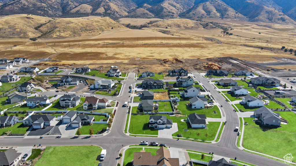 Aerial view with a mountain view