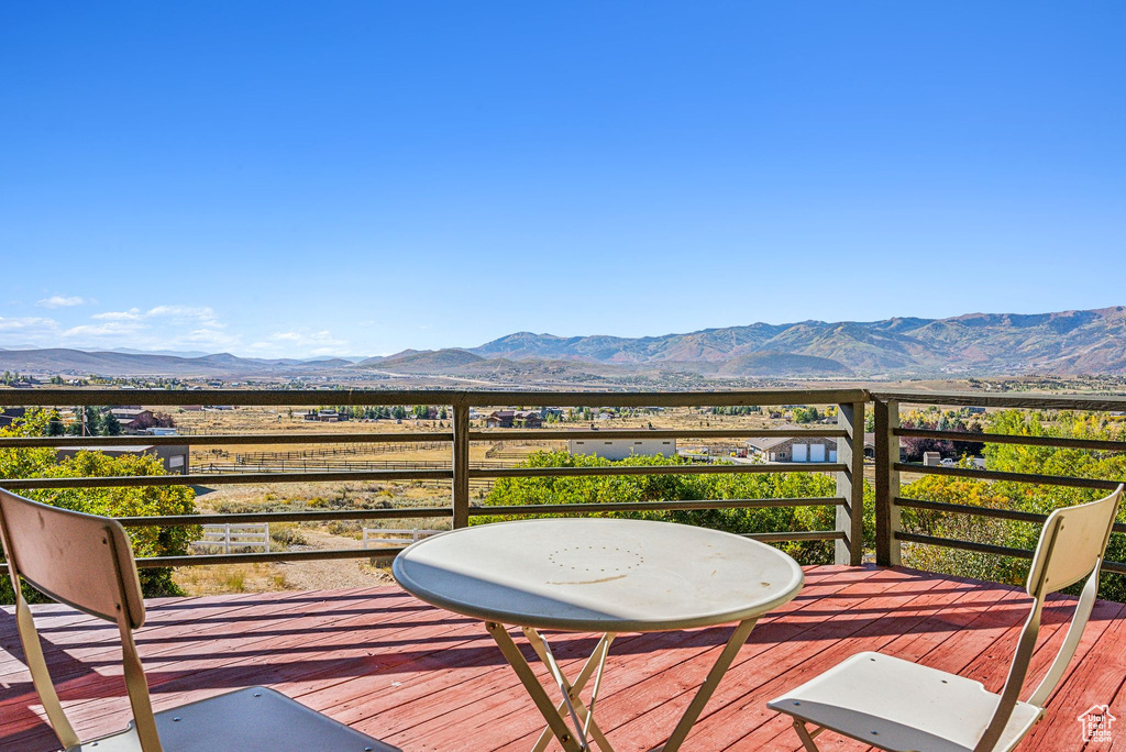 Balcony featuring a mountain view