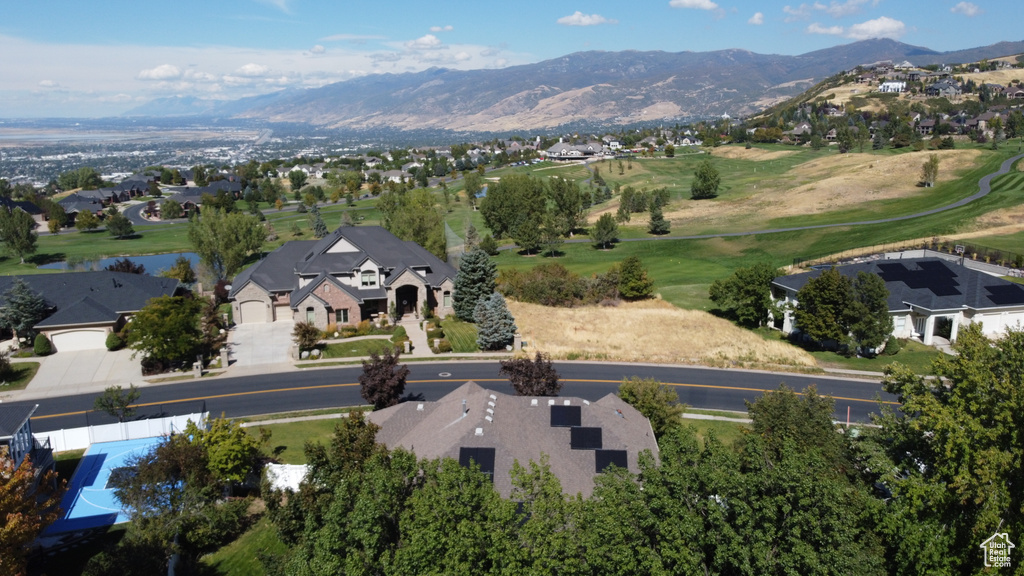 Aerial view with a mountain view