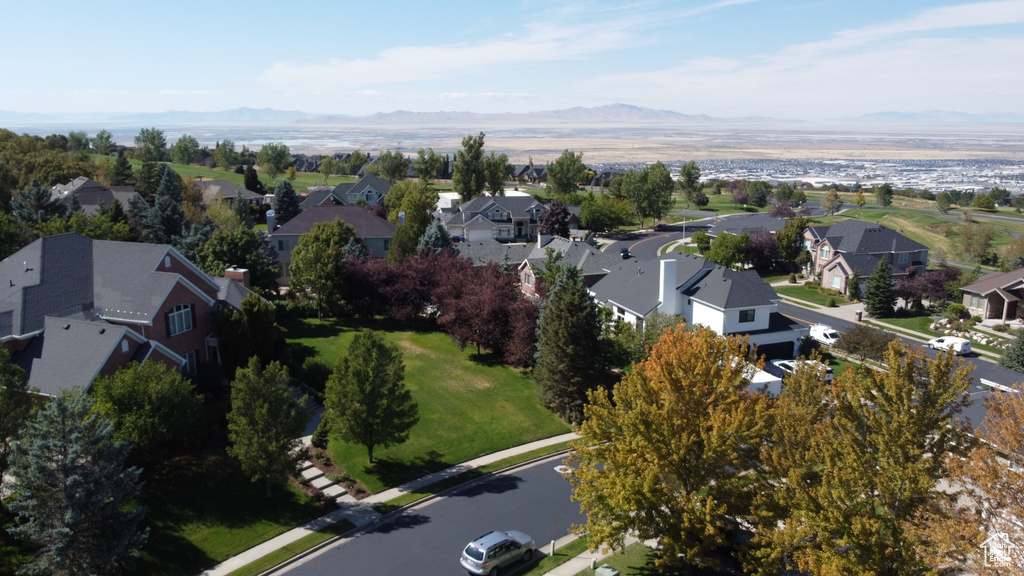 Drone / aerial view featuring a mountain view