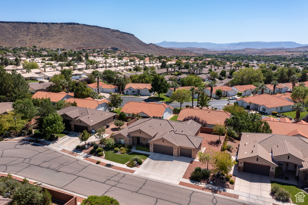 Birds eye view of property featuring a mountain view