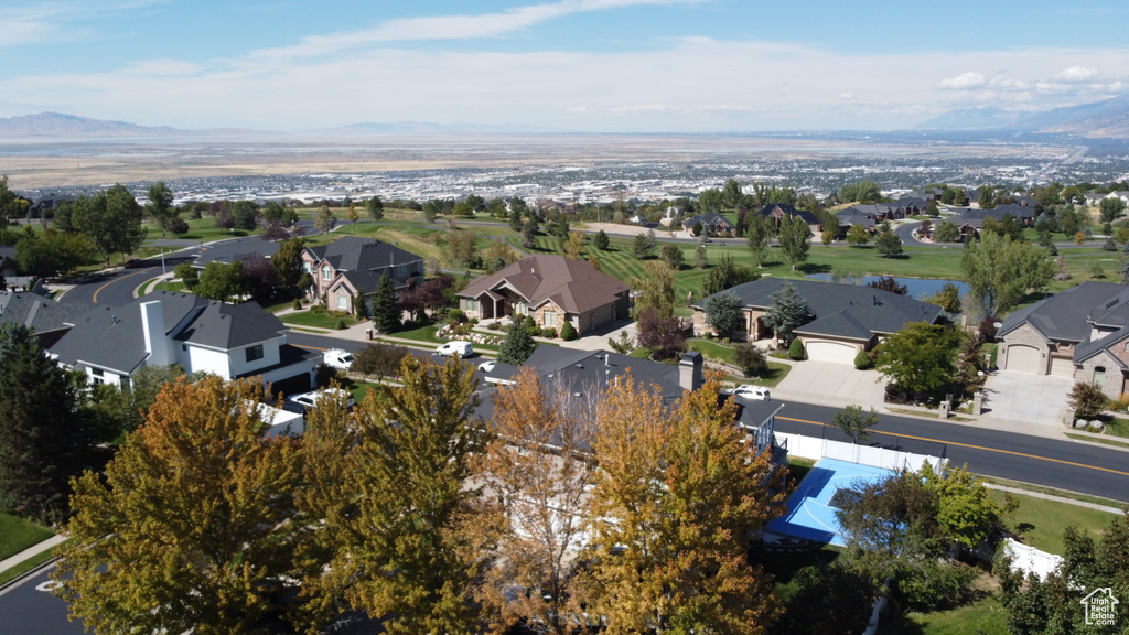 Aerial view with a mountain view