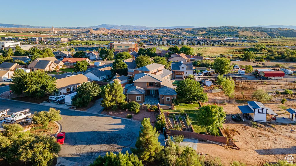 Aerial view with a mountain view