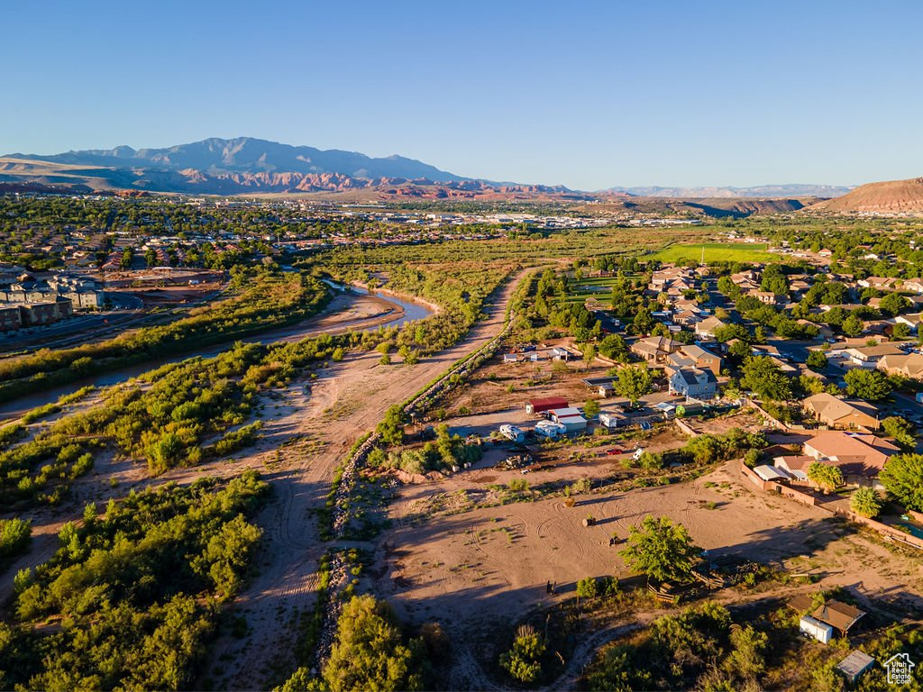 Birds eye view of property featuring a mountain view