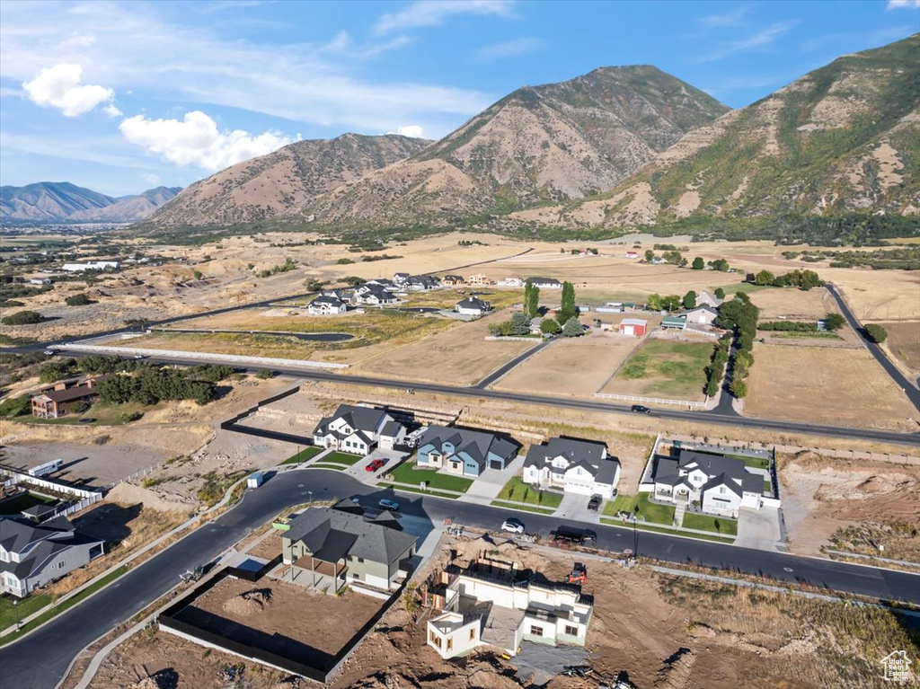 Aerial view with a mountain view