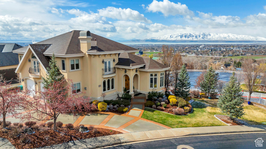 View of front of house with a front yard and a mountain view