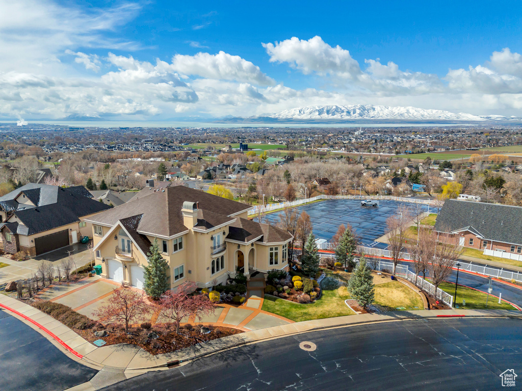 Drone / aerial view featuring a mountain view